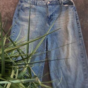 Boohoo Light Blue Relaxed Fit Jeans